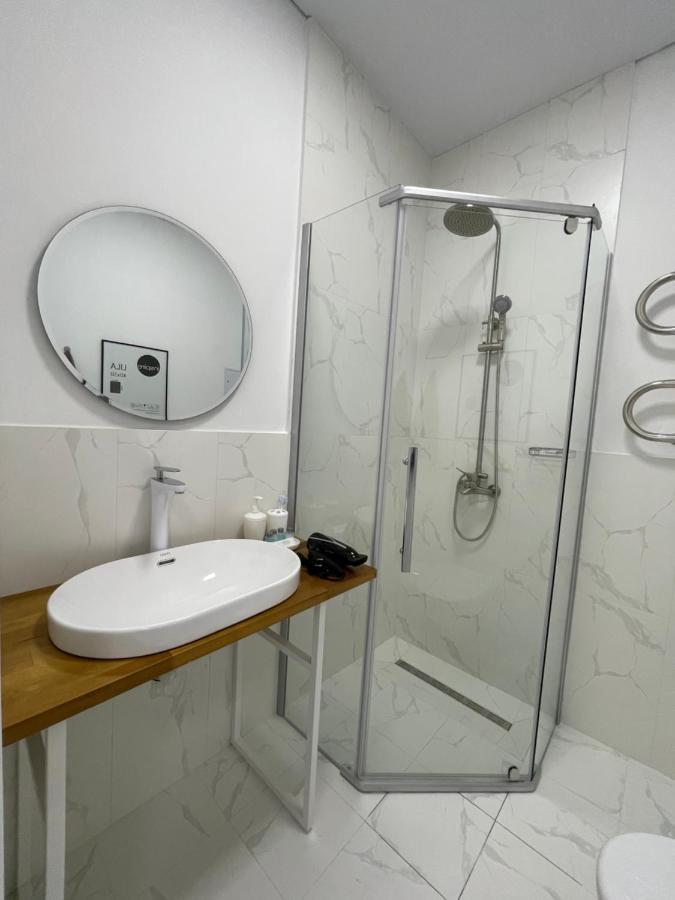 Appartamento Mini cozy corner #1 Almaty Esterno foto